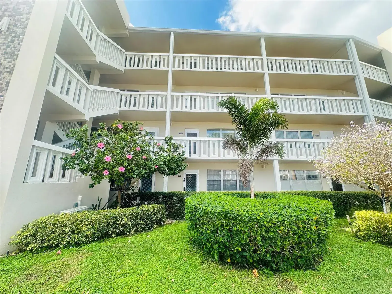 1 bedroom 1 bath Residential for sale at 162 Grantham E # 162, Deerfield Beach FL 33442