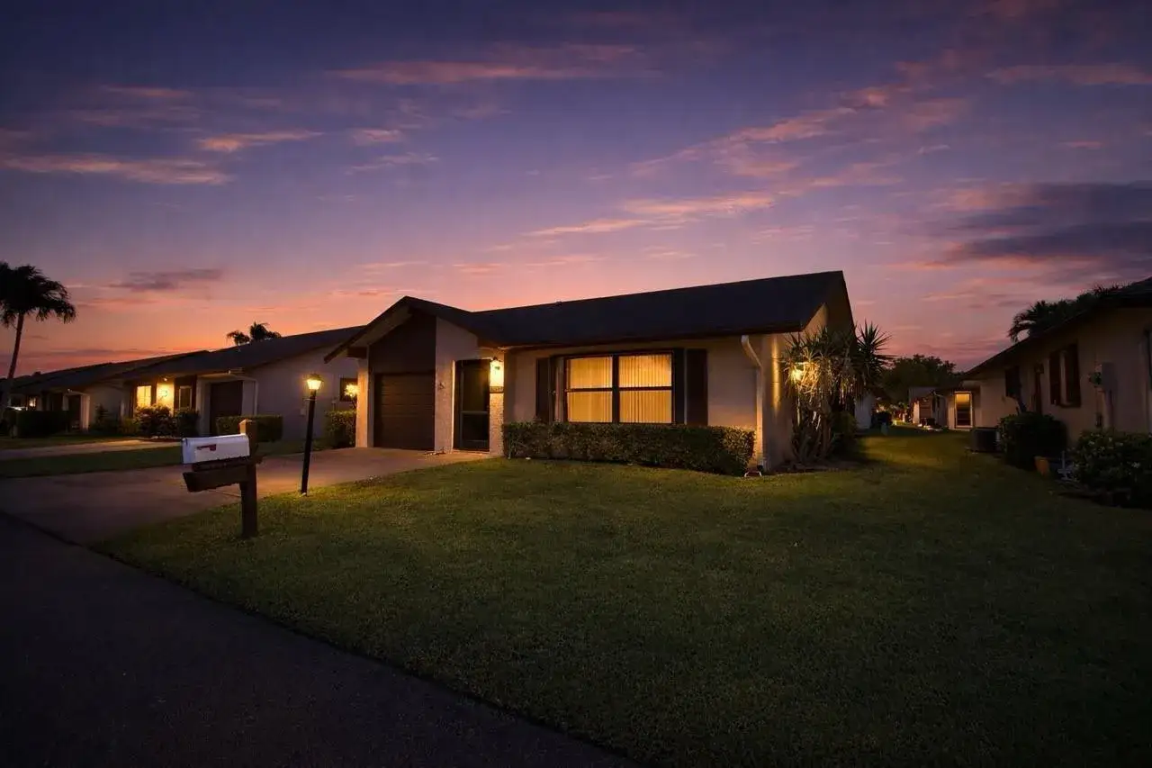 3 bedroom 2 bath Residential for sale at 3305 Silver Buttonwood Drive, FL 33463