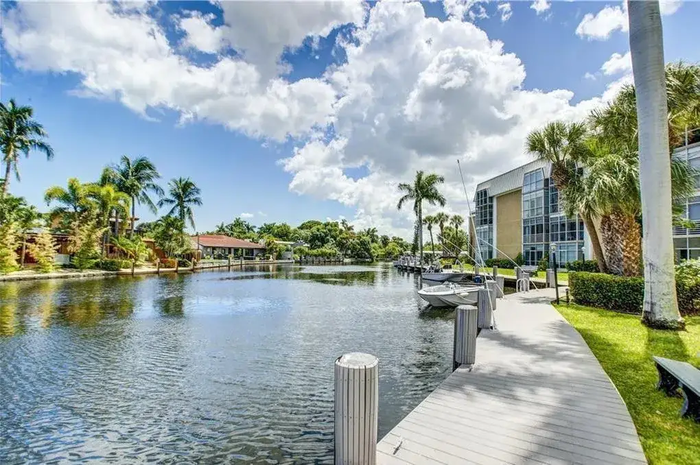 2 bedroom 1 bath Residential Lease for rent at 2990 NE 16th Avenue # 301, Oakland Park FL 33334
