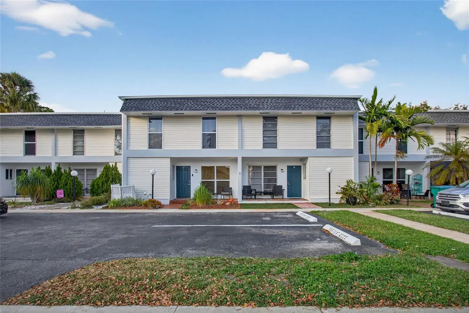 4 bedroom 2 bath Residential for sale at 3331 Farragut Street # 8d, Hollywood FL 33021