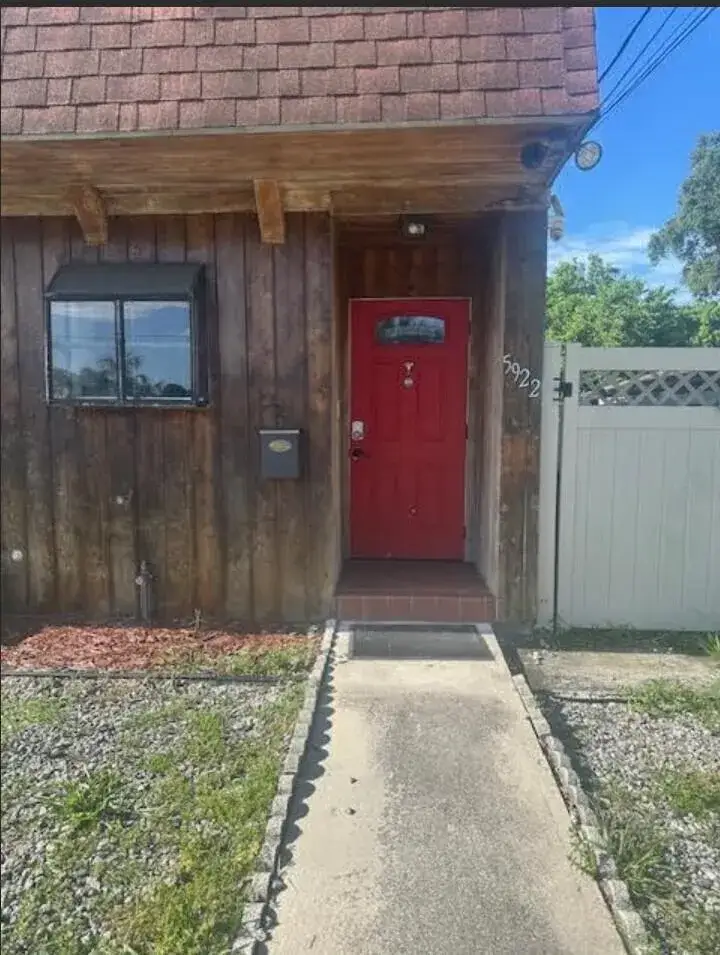 2 bedroom 1 bath Residential Lease for rent at 5922 Thomas Street, Hollywood FL 33021