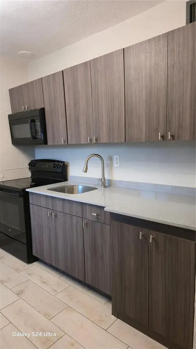 2 bedroom 1 bath Residential Lease for rent at 360 NW 8th Street # 8, Pompano Beach FL 33060