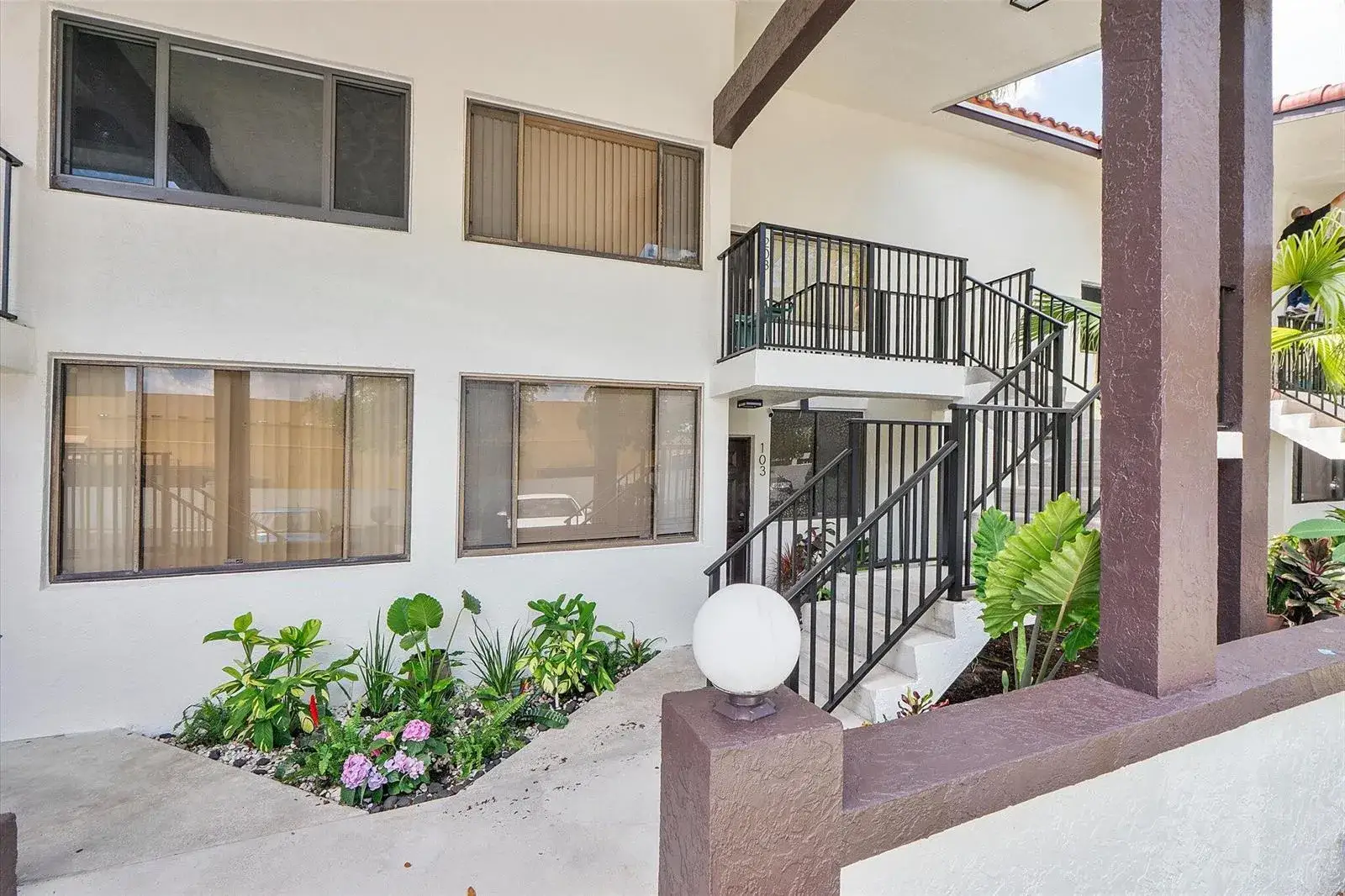 2 bedroom 2 bath Residential for sale at 3100 NW 46th Street # 203, Oakland Park FL 33309
