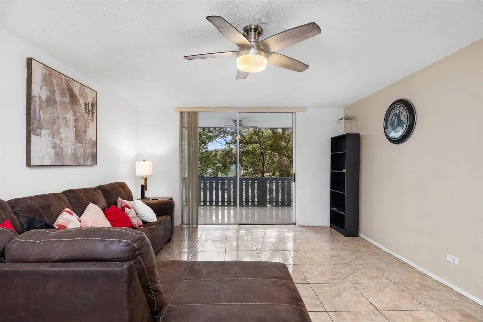 1 bedroom 1 bath Residential Lease for rent at 3710 Inverrary Drive # 2g, Lauderhill FL 33319