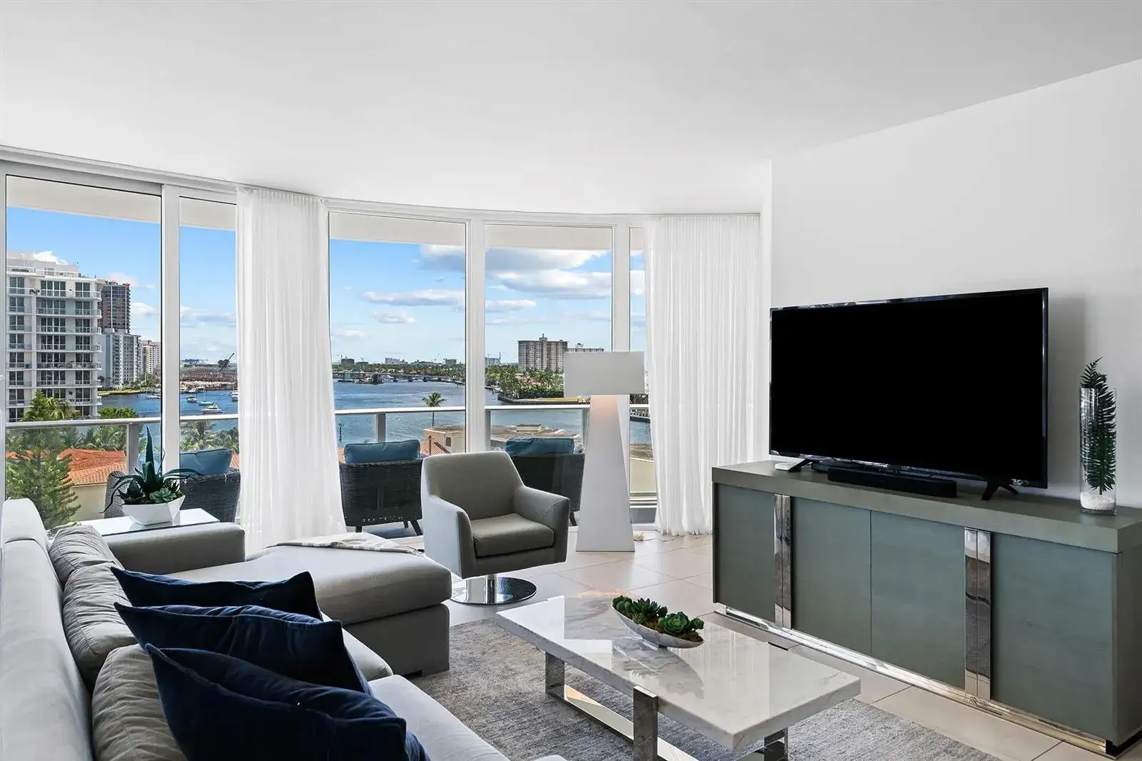 3 bedroom 3 bath Residential Lease for rent at 401 N Birch Road # 700, Fort Lauderdale FL 33304