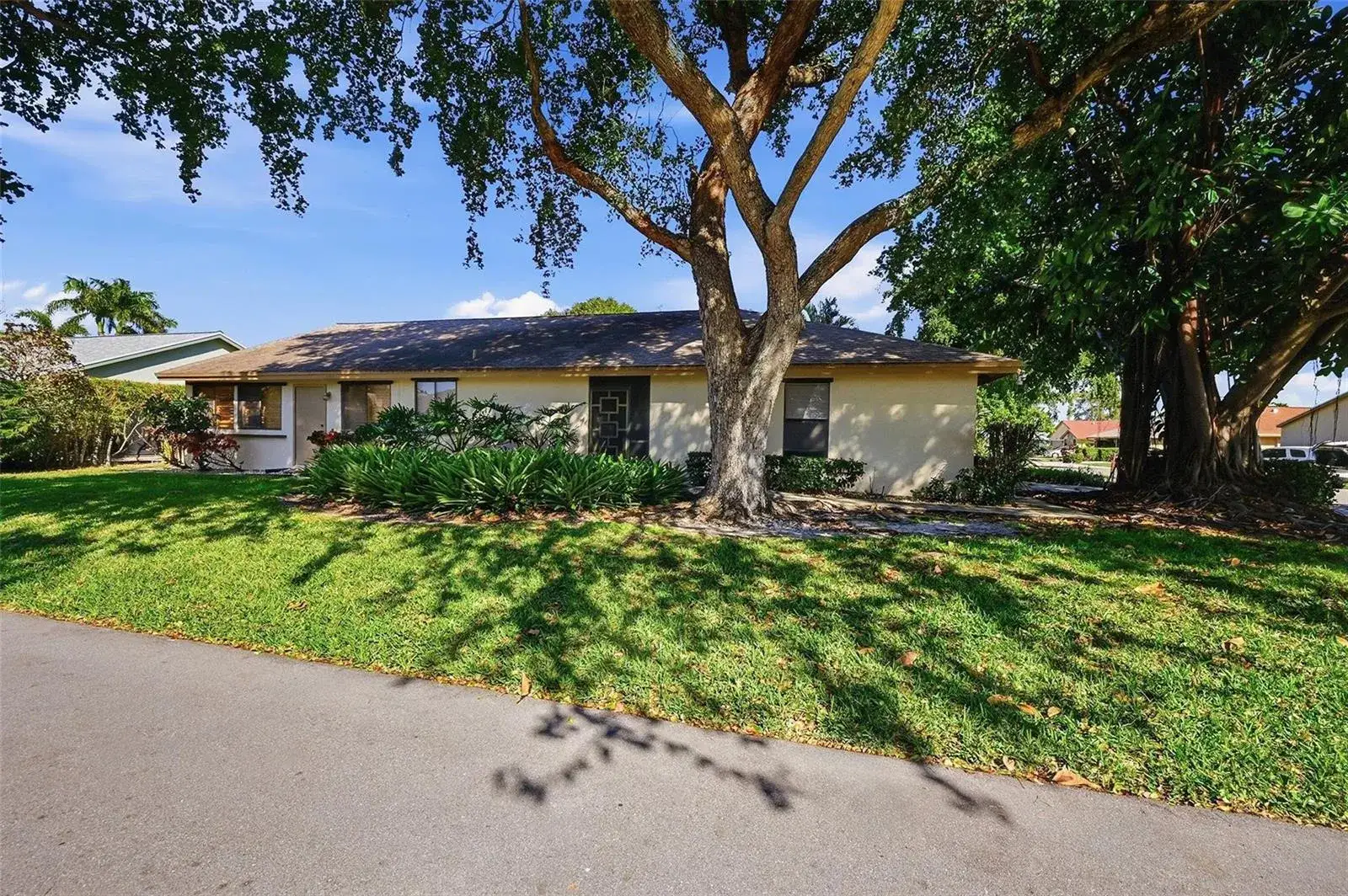2 bedroom 2 bath Residential for sale at 2495 NW 14th Street, Delray Beach FL 33445