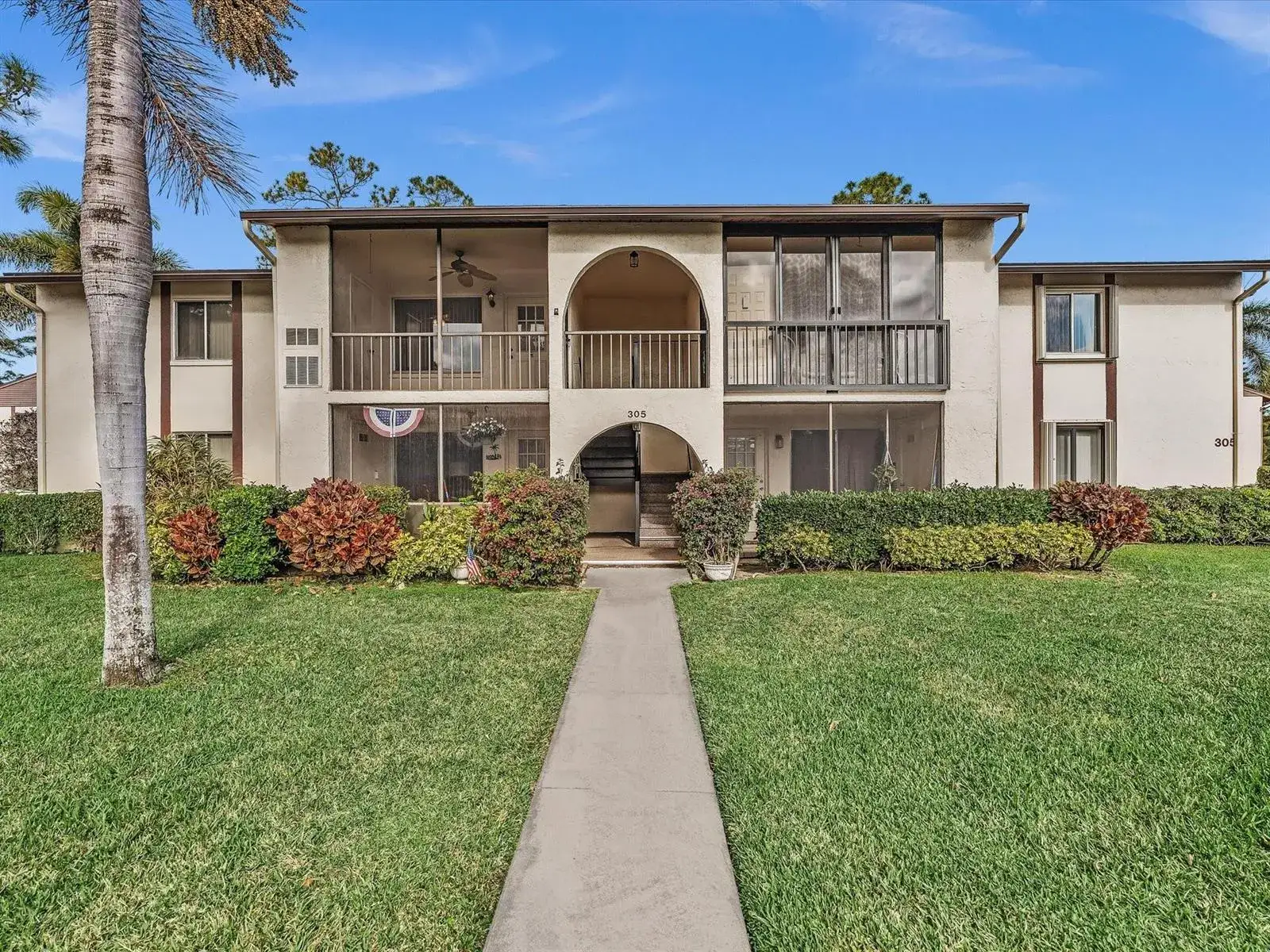 2 bedroom 1 bath Residential for sale at 305 Knotty Pine Circle # A2, FL 33463