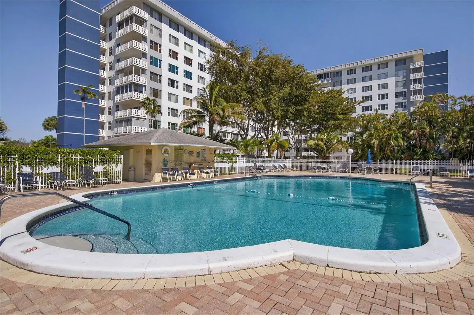 1 bedroom 1 bath Residential for sale at 4400 Hillcrest Drive # 704, Hollywood FL 33021