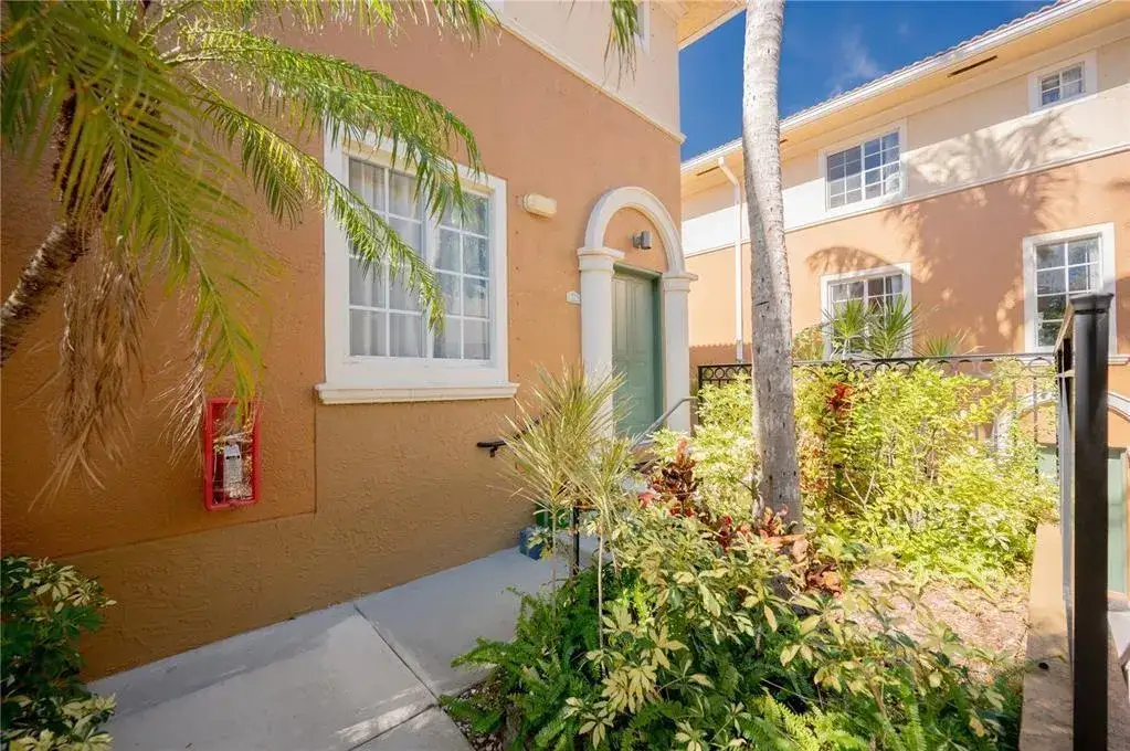 3 bedroom 2 bath Residential for sale at 2841 NE 185th Street # 514, Miami FL 33180