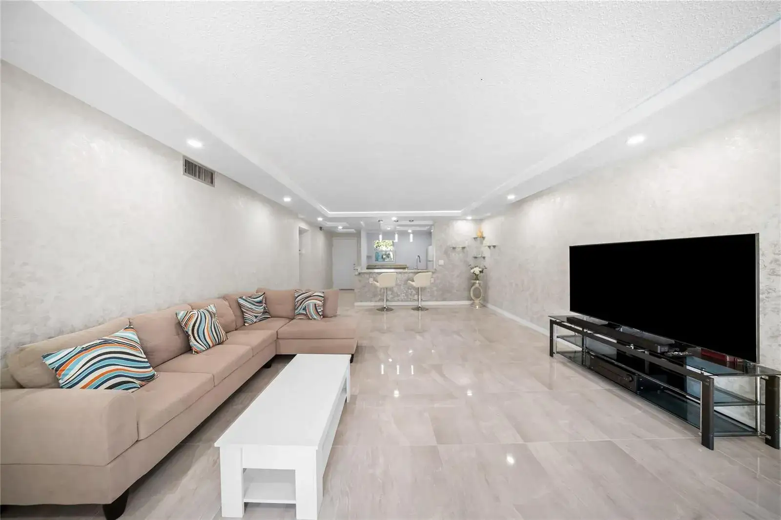 2 bedroom 2 bath Residential for sale at 2615 NE 3rd Court # 220, Boynton Beach FL 33435