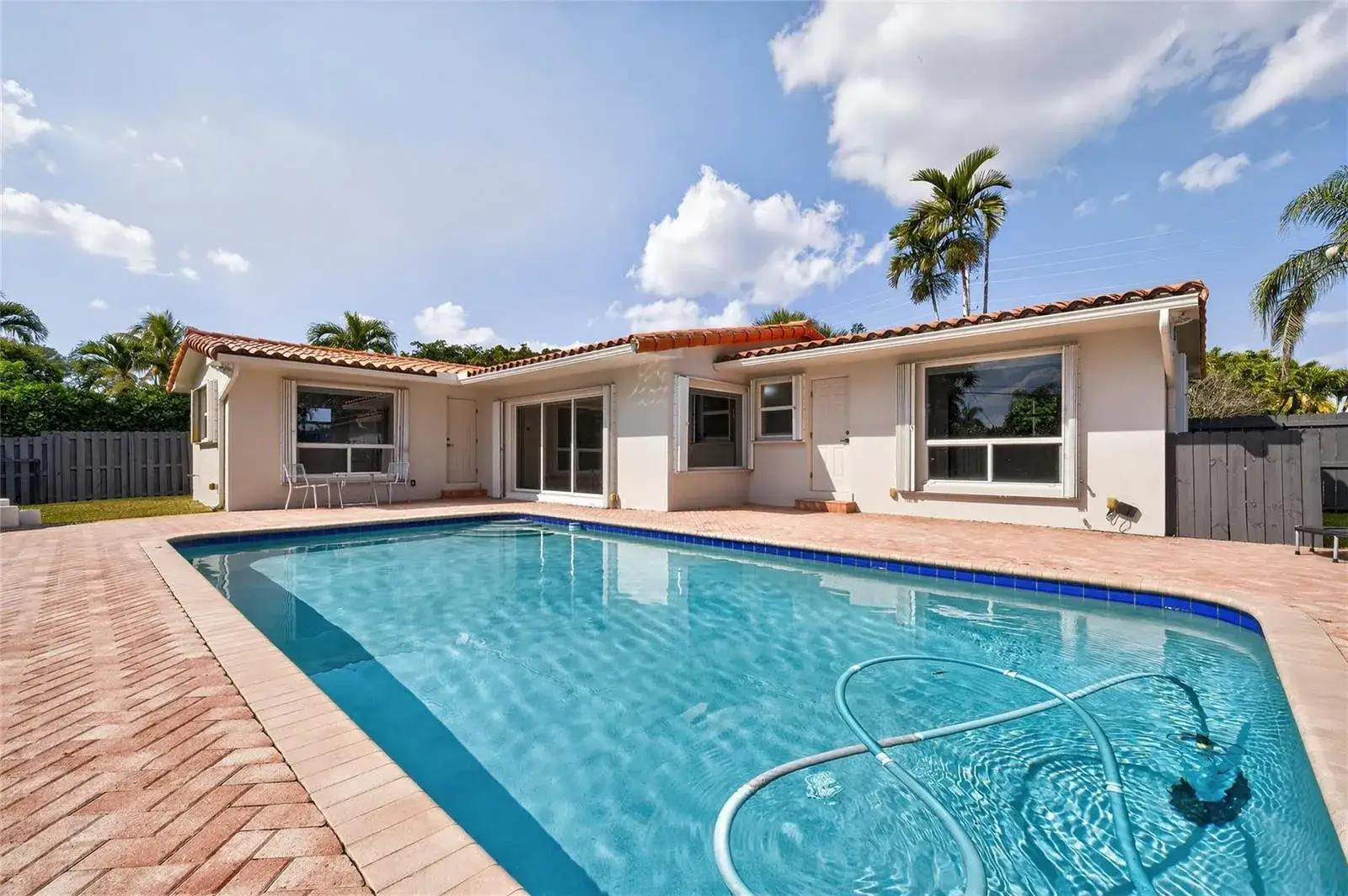 3 bedroom 2 bath Residential for sale at 1762 NE 38th Street, Oakland Park FL 33334