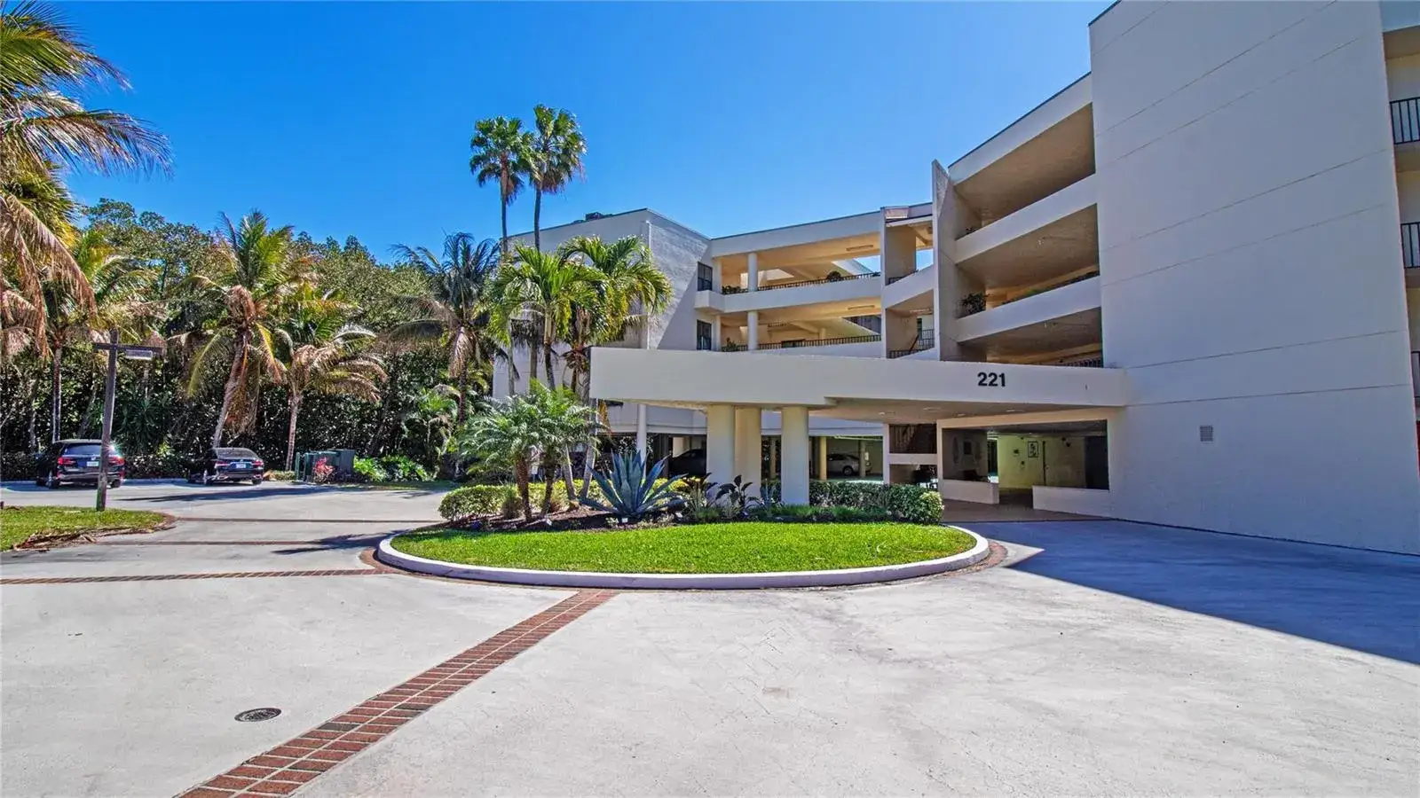 2 bedroom 2 bath Residential for sale at 221 NE Plantation Road # 213, Stuart FL 34996