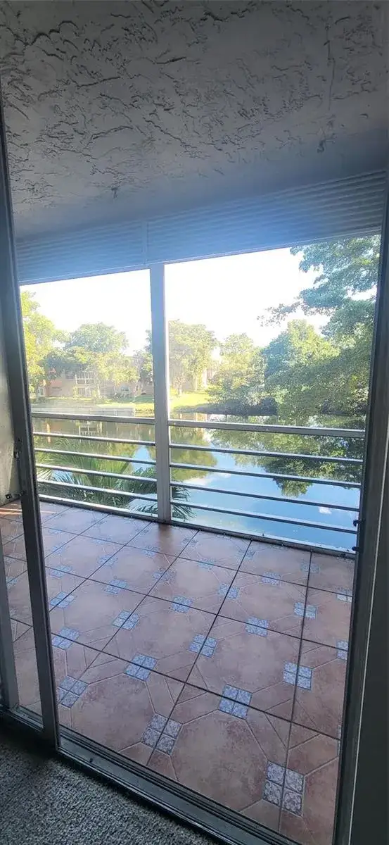 1 bedroom 1 bath Residential for sale at 9070 Lime Bay Boulevard # 309, Tamarac FL 33321