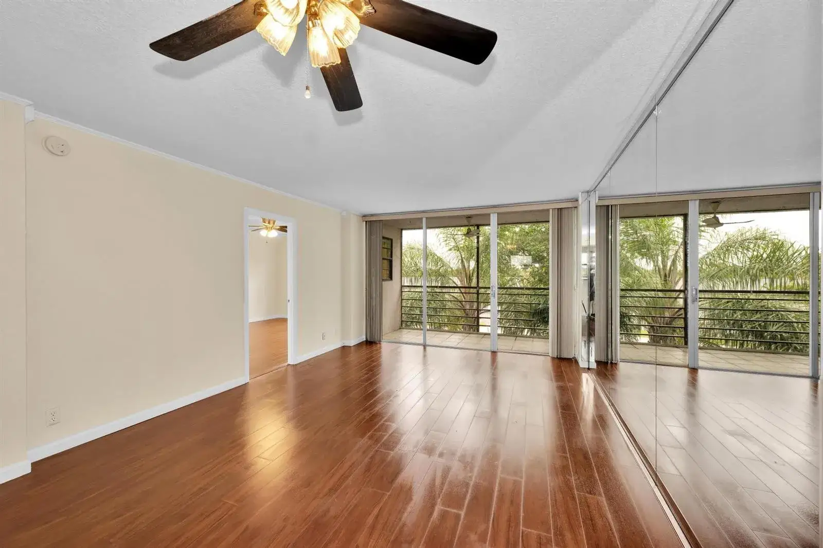 2 bedroom 2 bath Residential Lease for rent at 118 Royal Park Drive # 4G, Oakland Park FL 33309