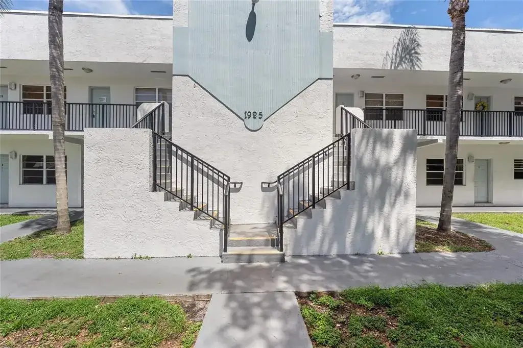 1 bedroom 1 bath Residential Lease for rent at 1925 Madison Street # 14, Hollywood FL 33020