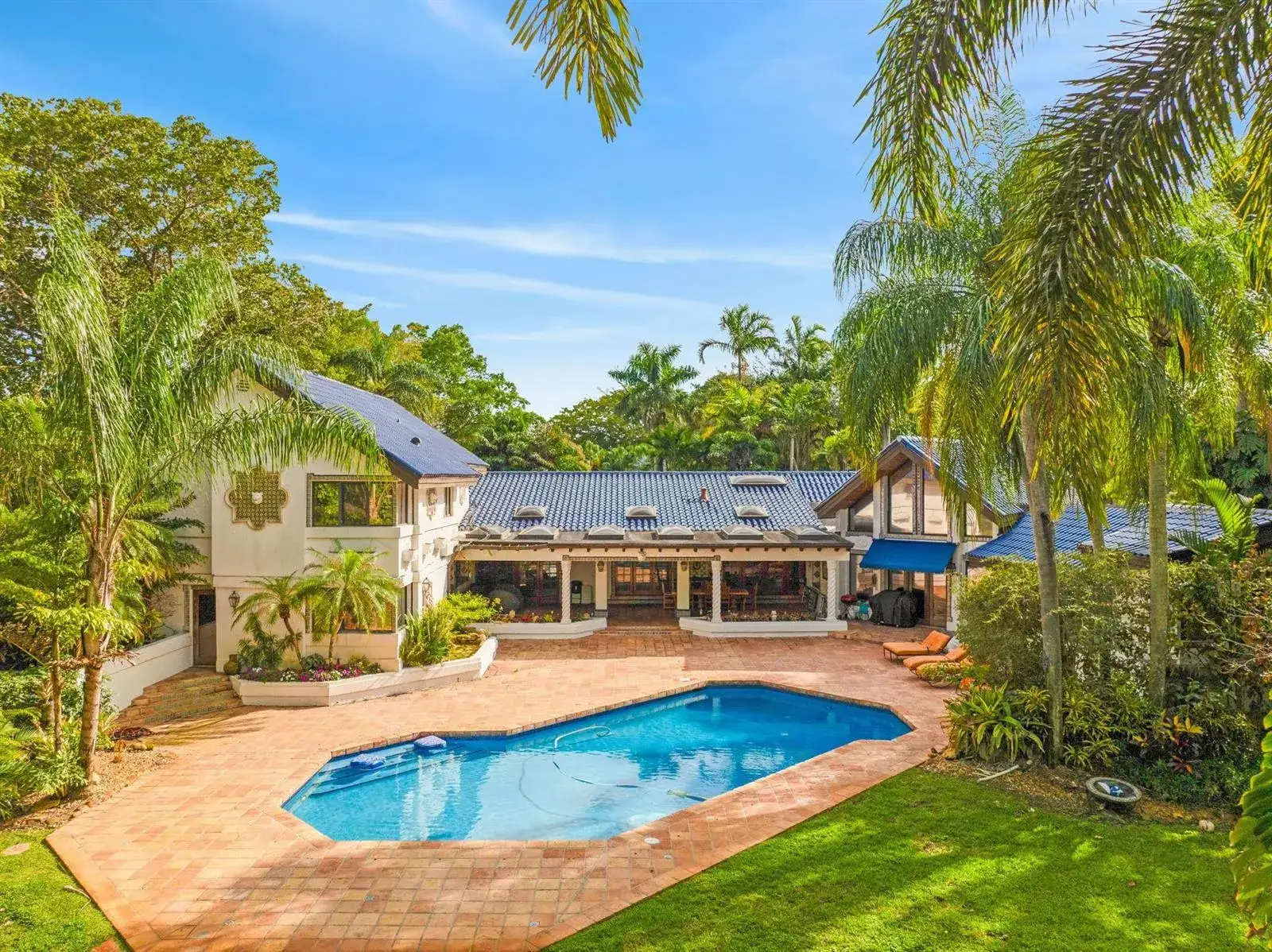 7 bedroom 6 bath Residential for sale at 5720 SW 33rd Terrace, Hollywood FL 33312