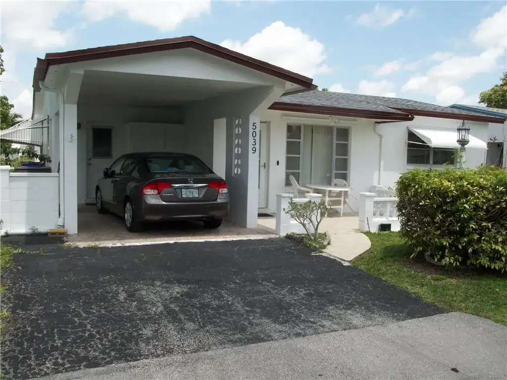 2 bedroom 2 bath Residential Lease for rent at 5039 NW 42 Street, Lauderdale Lakes FL 33319
