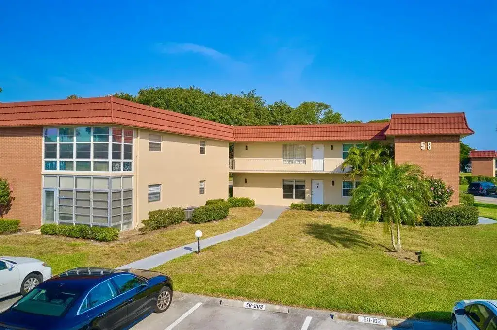 2 bedroom 2 bath Residential for sale at 58 Woodland Drive # 102, Vero Beach FL 32962