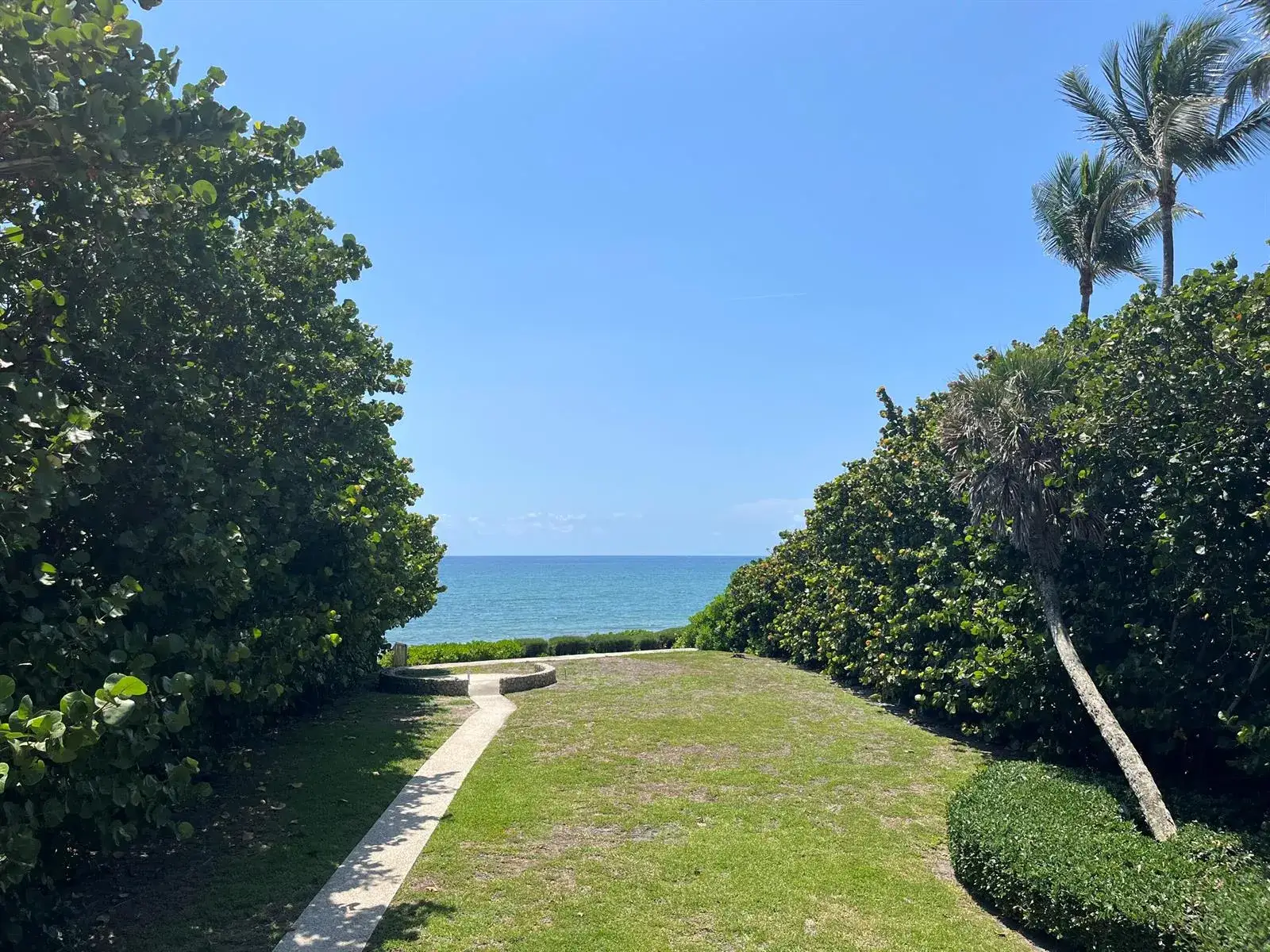 3 bedroom 4 bath Residential for sale at 3633 N Ocean Boulevard, Gulf Stream FL 33483
