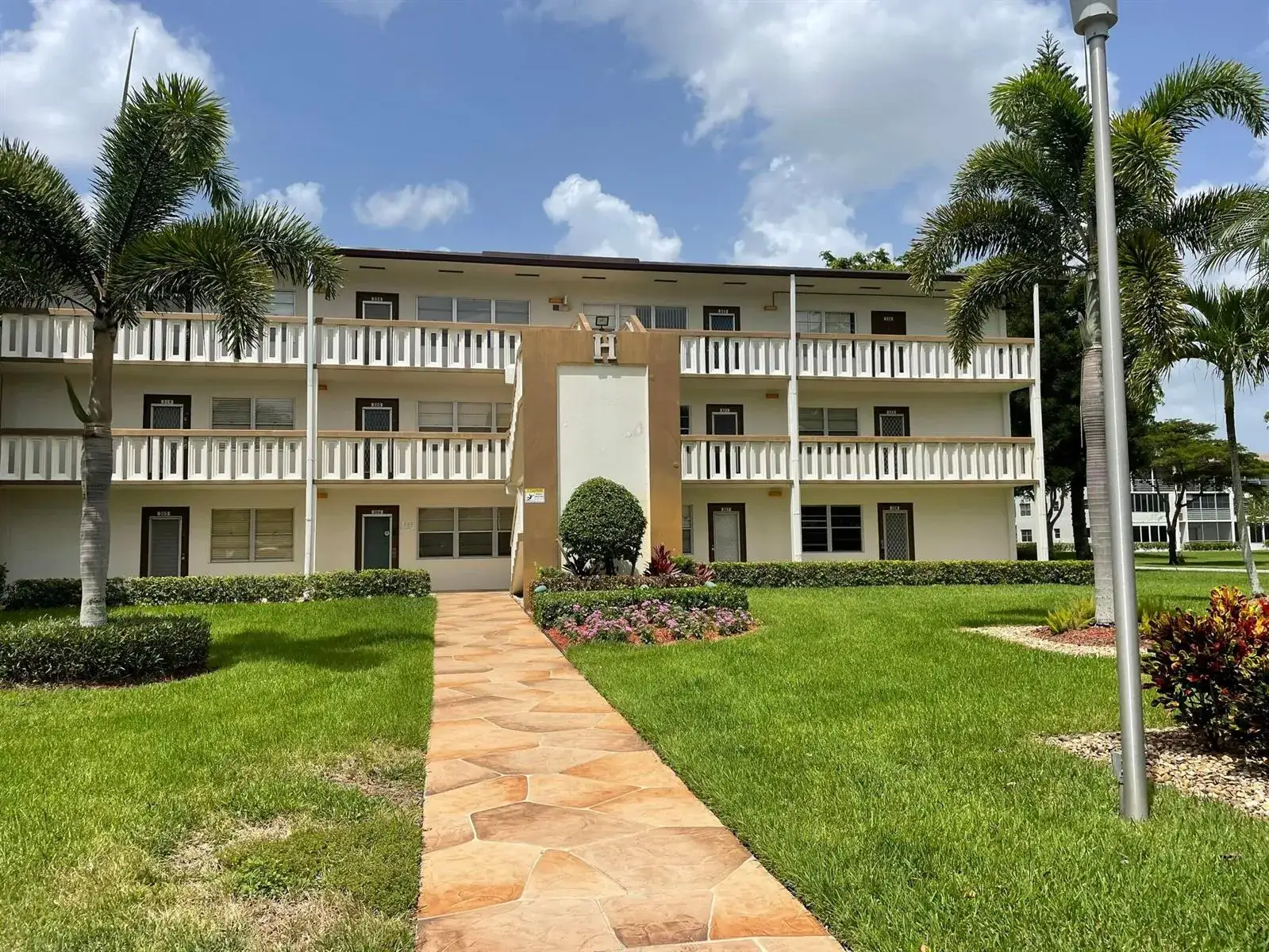 2 bedroom 1 bath Residential for sale at 318 Mansfield H, Boca Raton FL 33434
