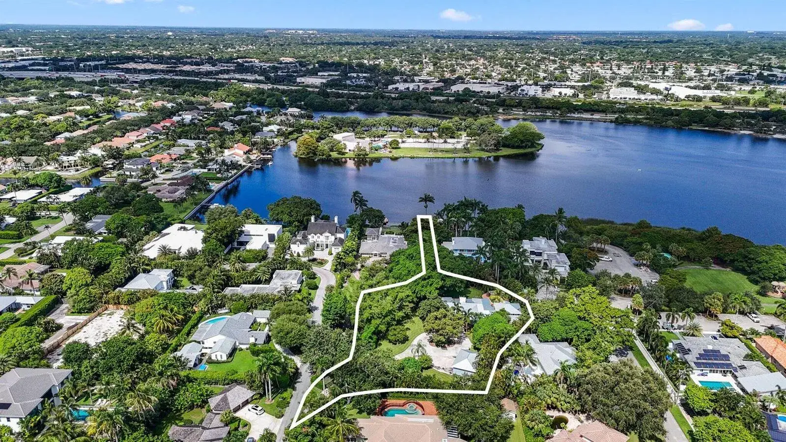 4 bedroom 4 bath Residential for sale at 920 Hibiscus Lane, Delray Beach FL 33444