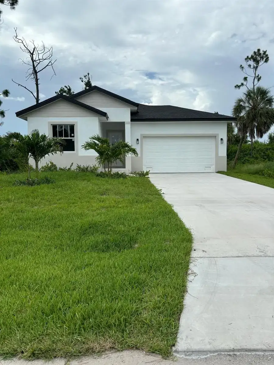 4 bedroom 2 bath Residential for sale at 136 Lomas Rd Road, FL 33947