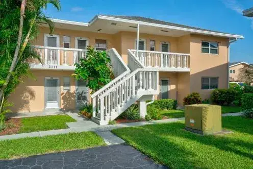 1 bedroom 1 bath Residential for sale at 2111 NE 1st Court # 203, Boynton Beach FL 33435
