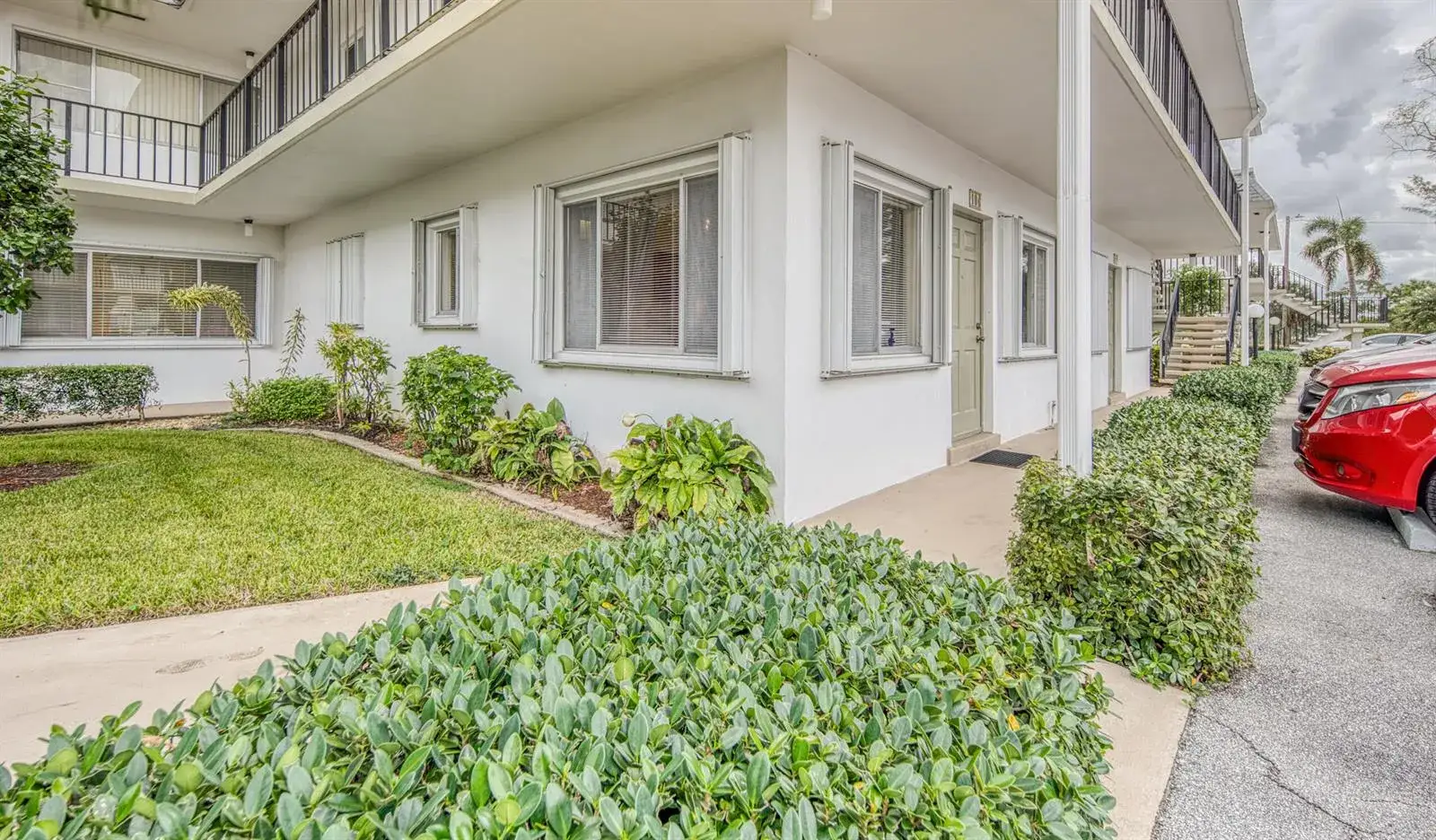 1 bedroom 1 bath Residential for sale at 3040 Lake Osborne Drive # 106, FL 33461