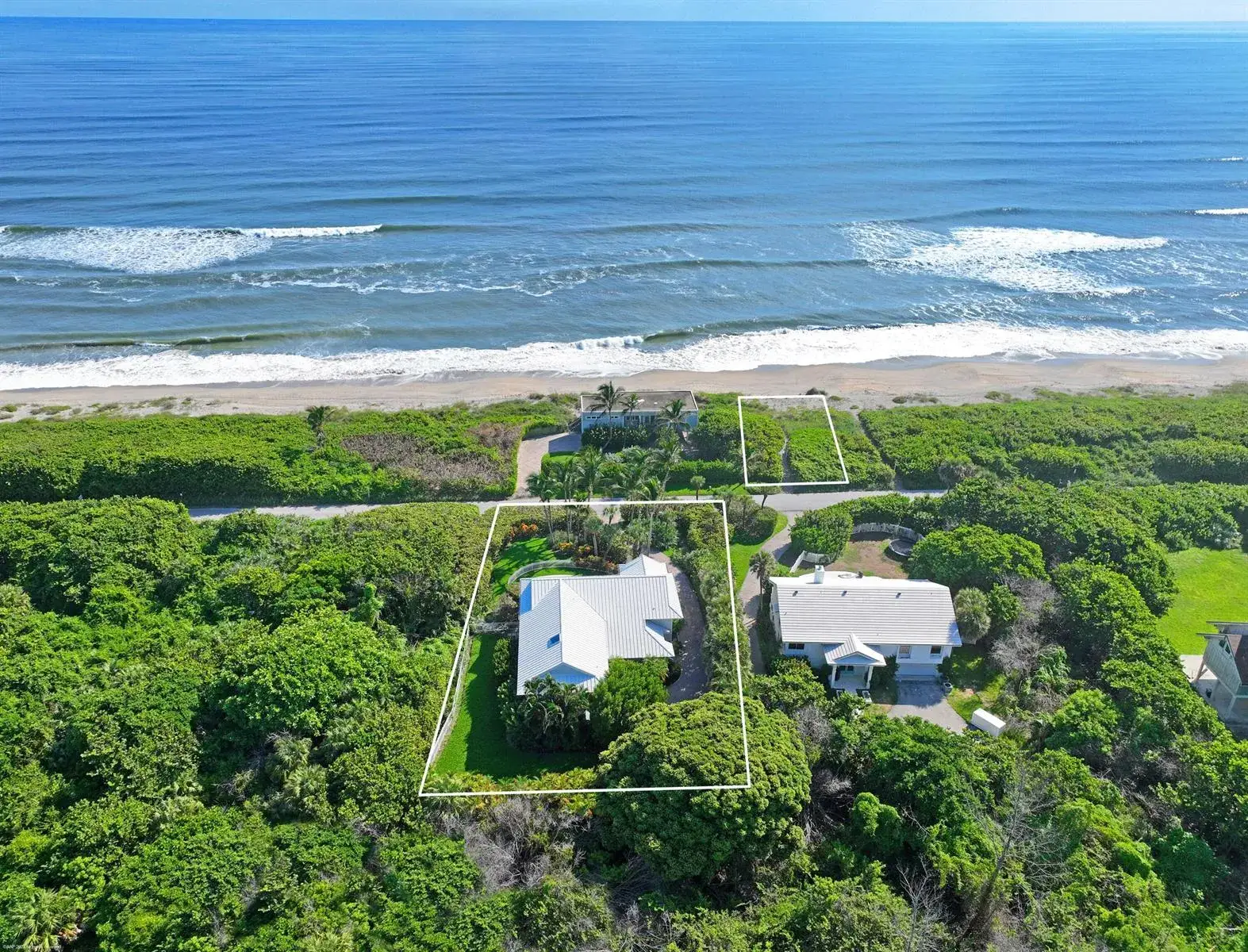 4 bedroom 3 bath Residential for sale at 162 N Beach Road, Jupiter Island FL 33455