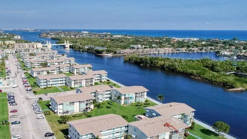 1 bedroom 1 bath Residential for sale at 350 Horizons E # 106, Boynton Beach FL 33435