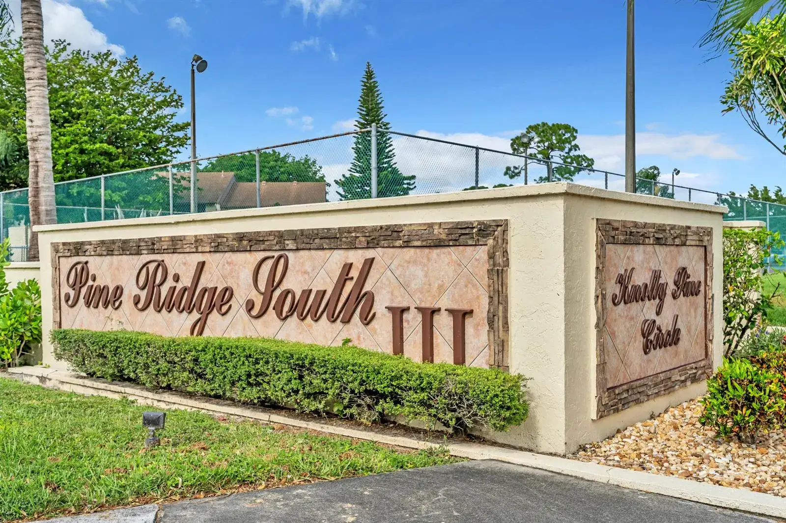 2 bedroom 1 bath Residential for sale at 329 Knotty Pine Circle # 2, FL 33463