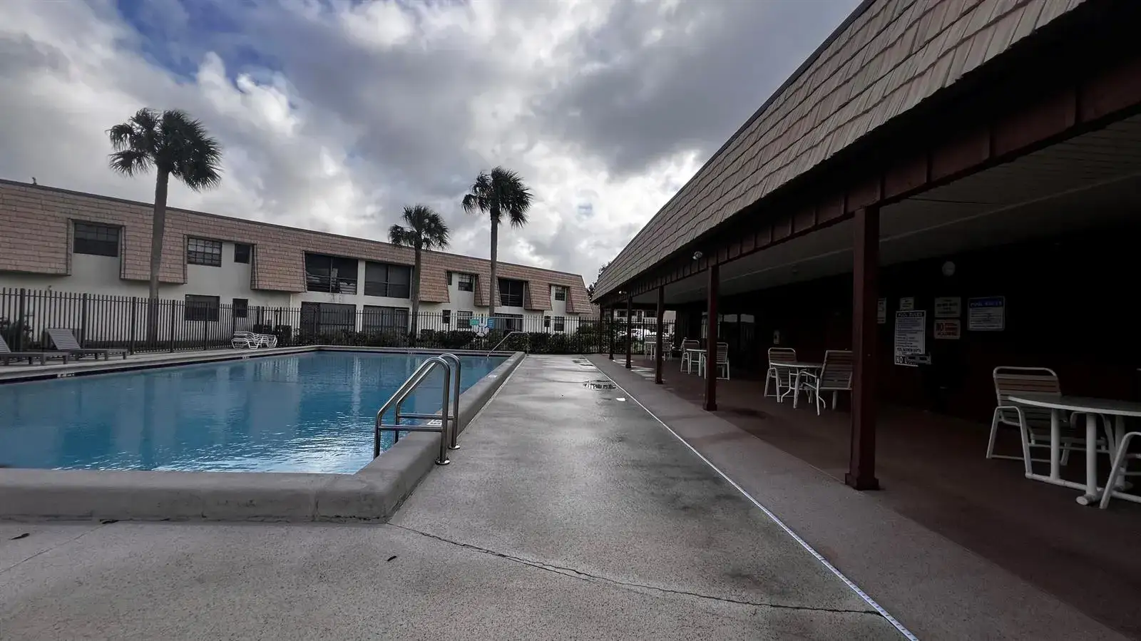 2 bedroom 2 bath Residential for sale at 4709 Oak Terrace Drive, FL 33463