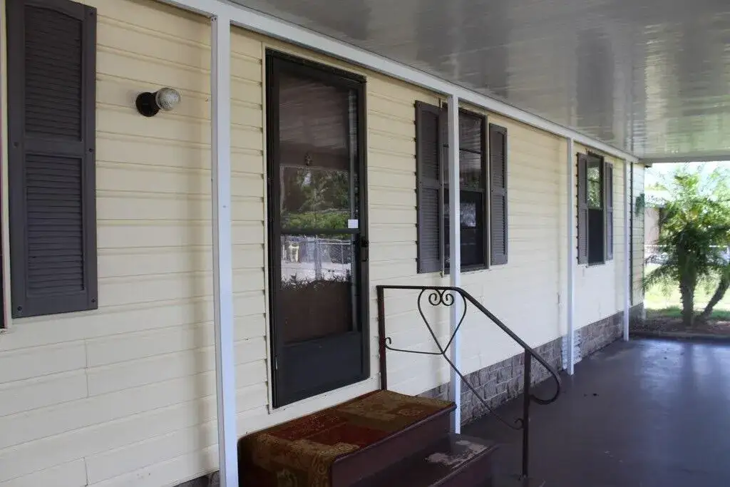 3 bedroom 2 bath Residential for sale at 1163 20th Street, Okeechobee FL 34974