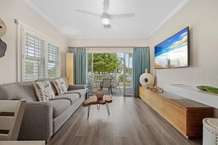 2 bedroom 1 bath Residential for sale at 5092 Sunset Village Drive, FL 33050