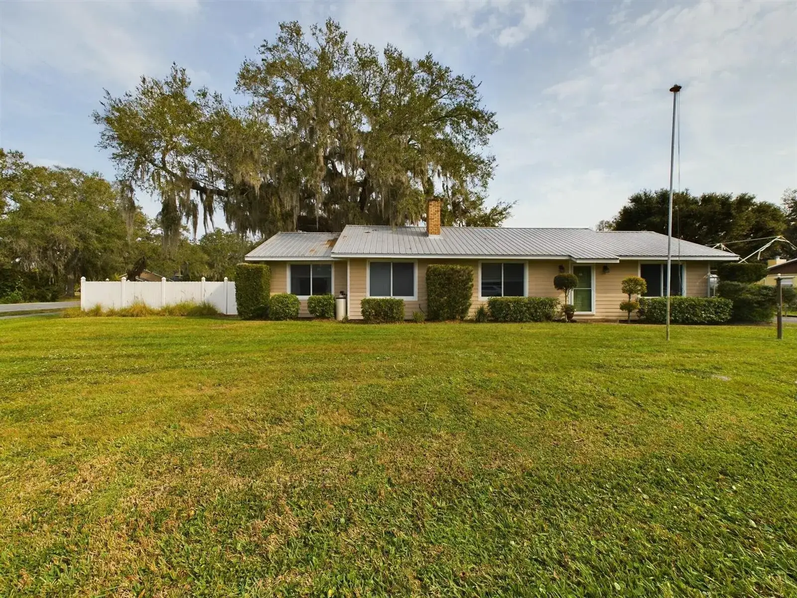 5 bedroom 3 bath Residential for sale at 1517 SW 7th Avenue, Okeechobee FL 34974