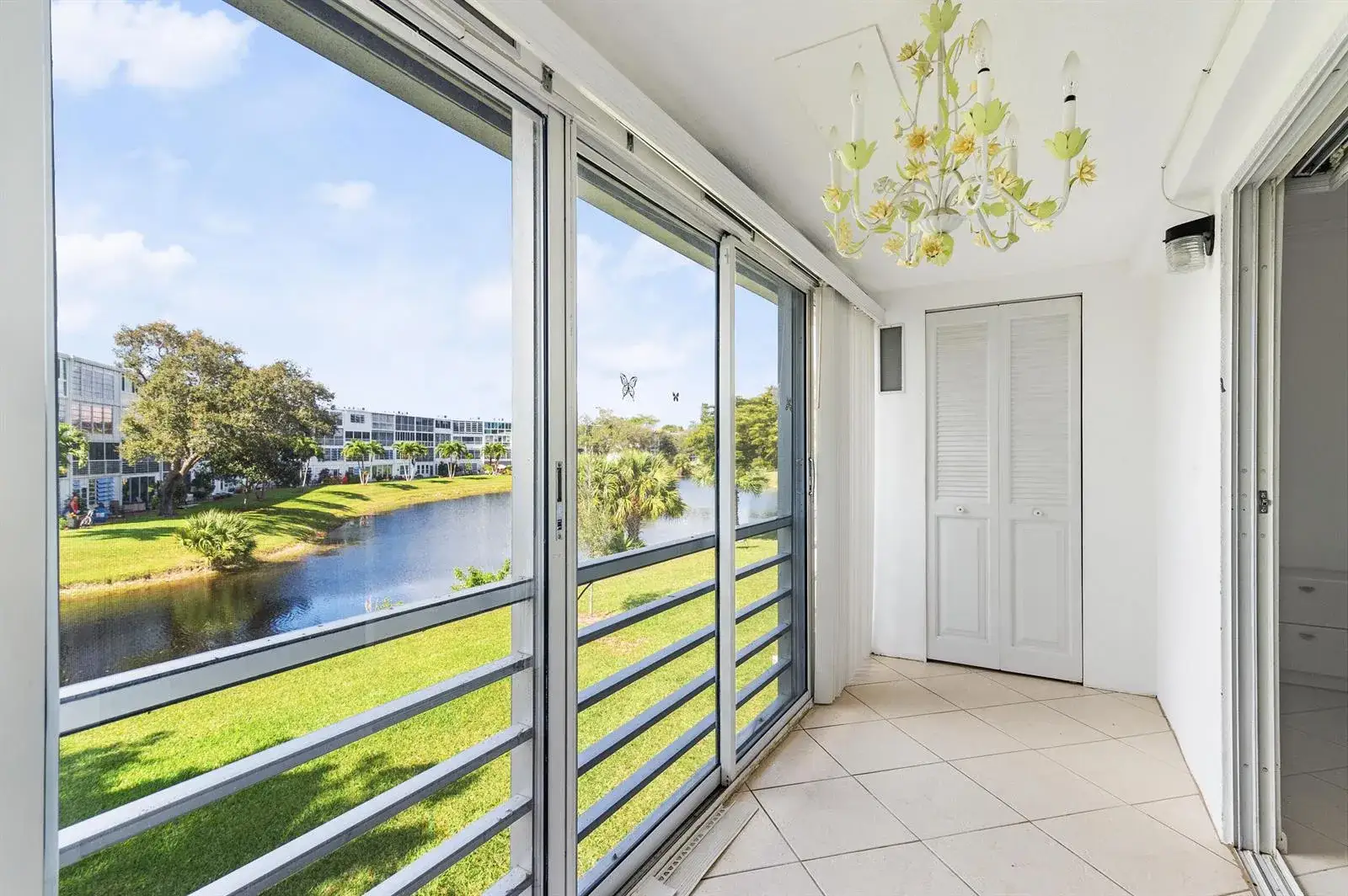 1 bedroom 1 bath Residential for sale at 97 Oakridge H # 97, Deerfield Beach FL 33442