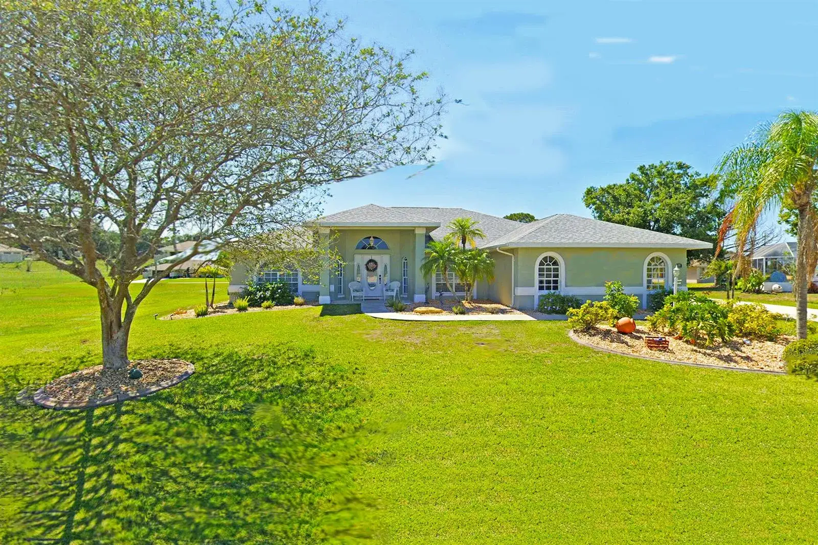 3 bedroom 2 bath Residential for sale at 424 Holly Drive, Sebring FL 33876