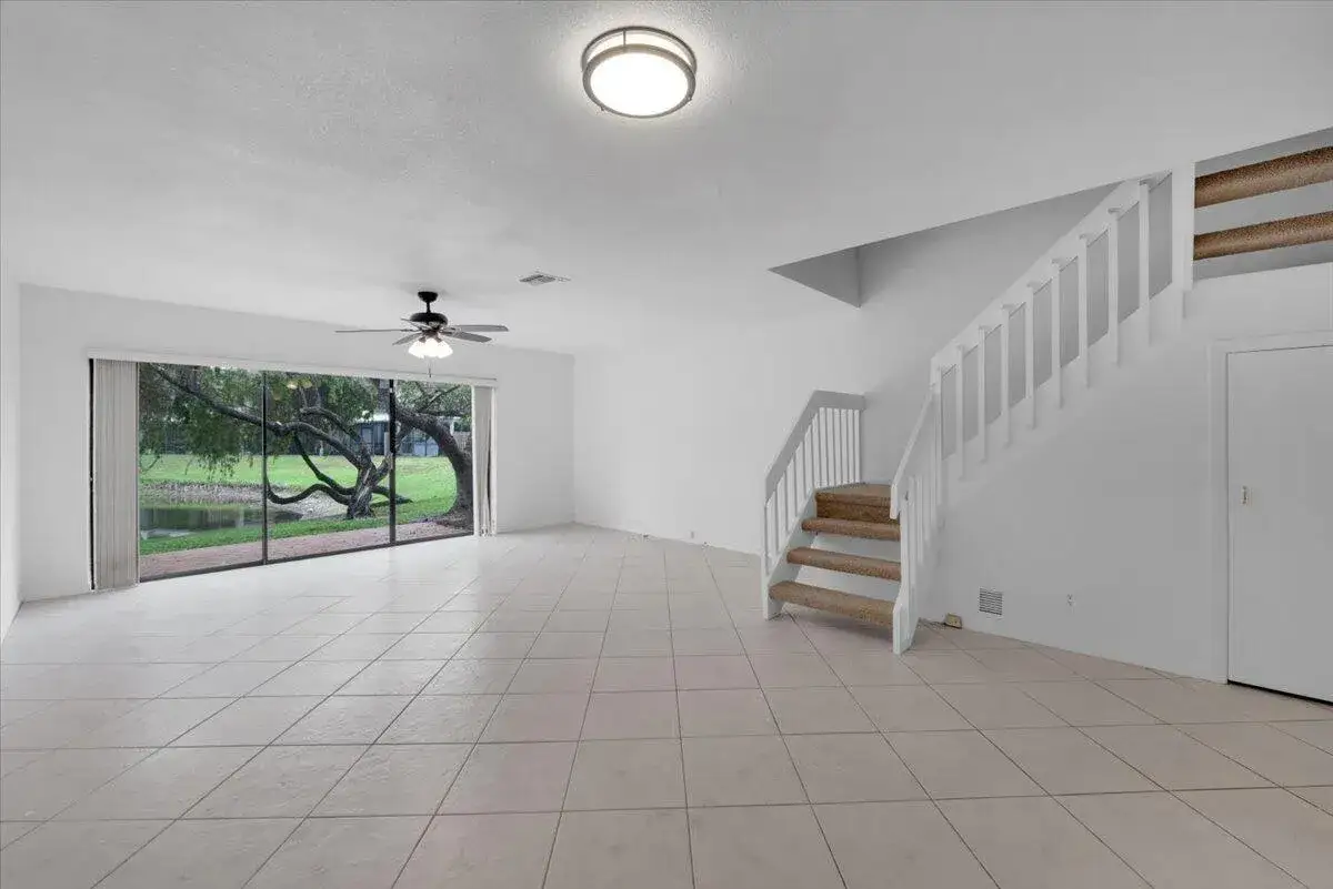 4718 NW 82nd Avenue # 1706, Lauderhill FL 33351
