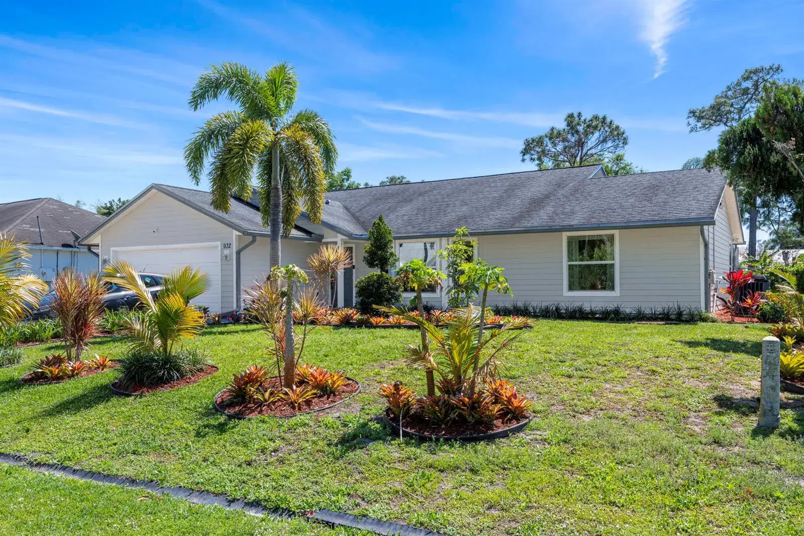 3 bedroom 2 bath Residential for sale at 932 SE Damask Avenue, Port St. Lucie FL 34983