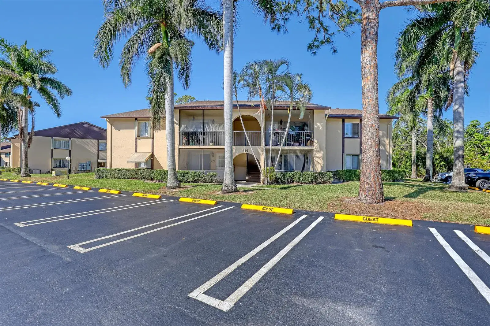 2 bedroom 1 bath Residential for sale at 436 Pine Glen Lane # 2, FL 33463