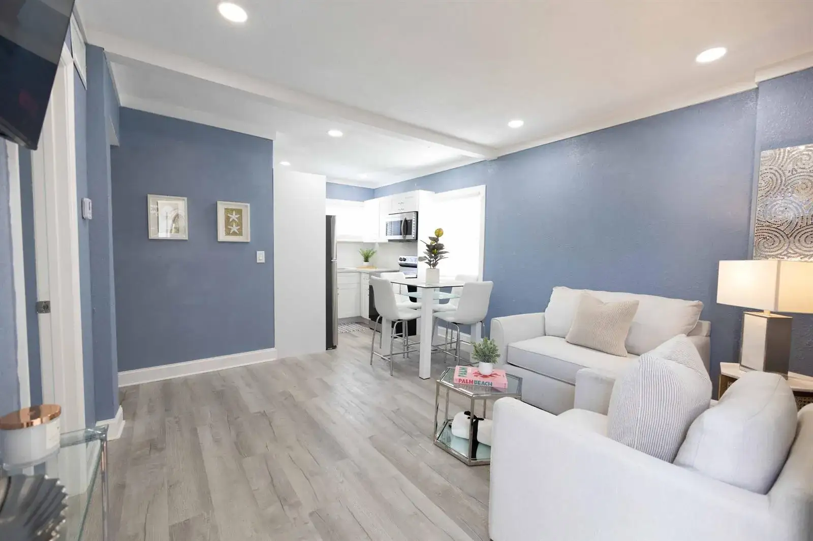 2 bedroom 1 bath Residential Lease for rent at 420 Avenida Alegre # 4, West Palm Beach FL 33405