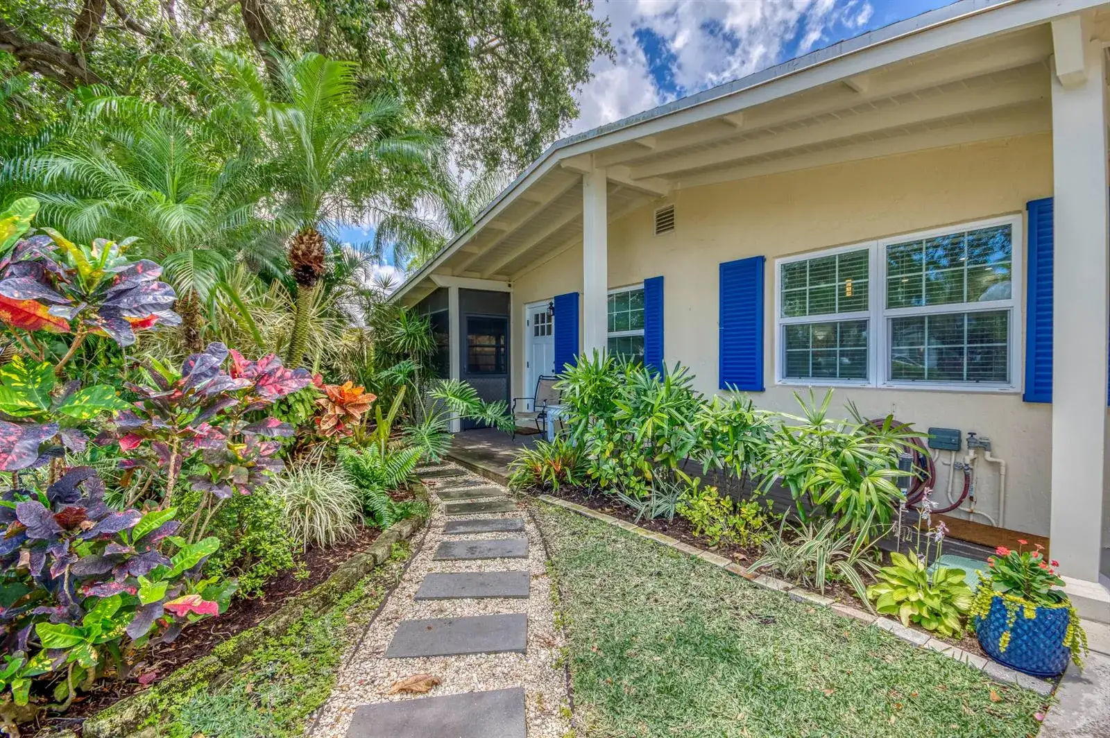 3 bedroom 2 bath Residential Lease for rent at 404 S Caloosahatchee Avenue, Jupiter FL 33458