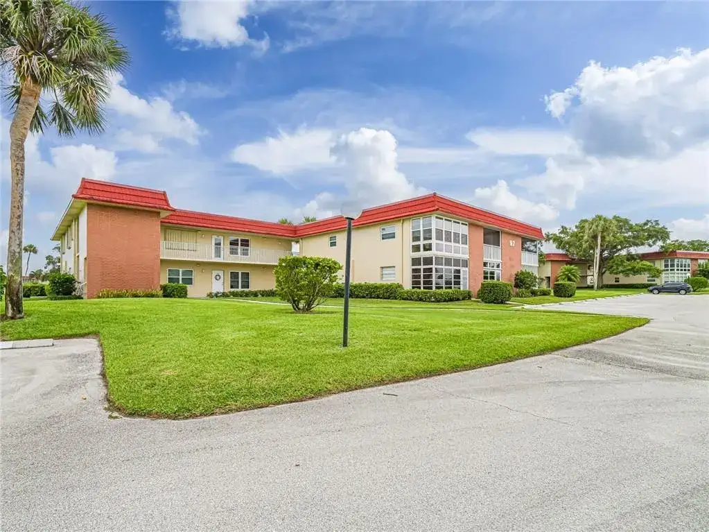 1 bedroom 1 bath Residential for sale at 97 Spring Lake Drive # 104, Vero Beach FL 32962
