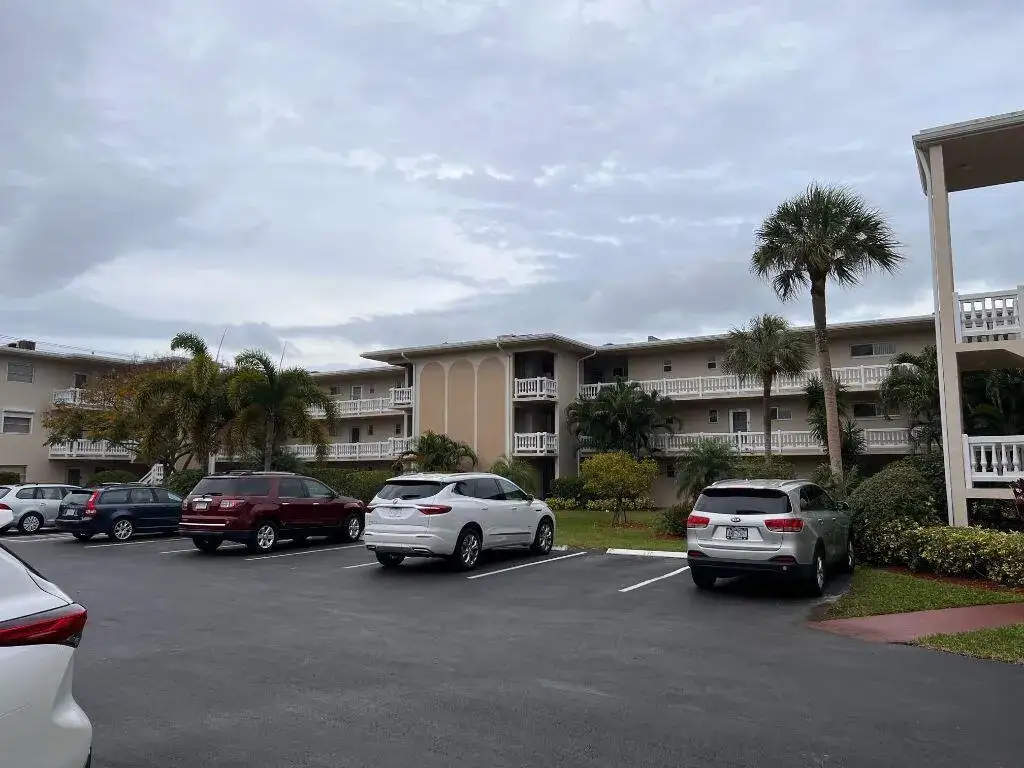1 bedroom 1 bath Residential for sale at 2811 Garden Drive S # 107, FL 33461