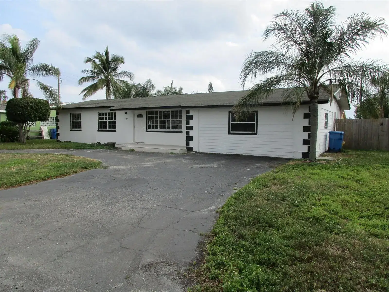 3 bedroom 2 bath Residential for sale at 806 Minnesota Street, Lantana FL 33462