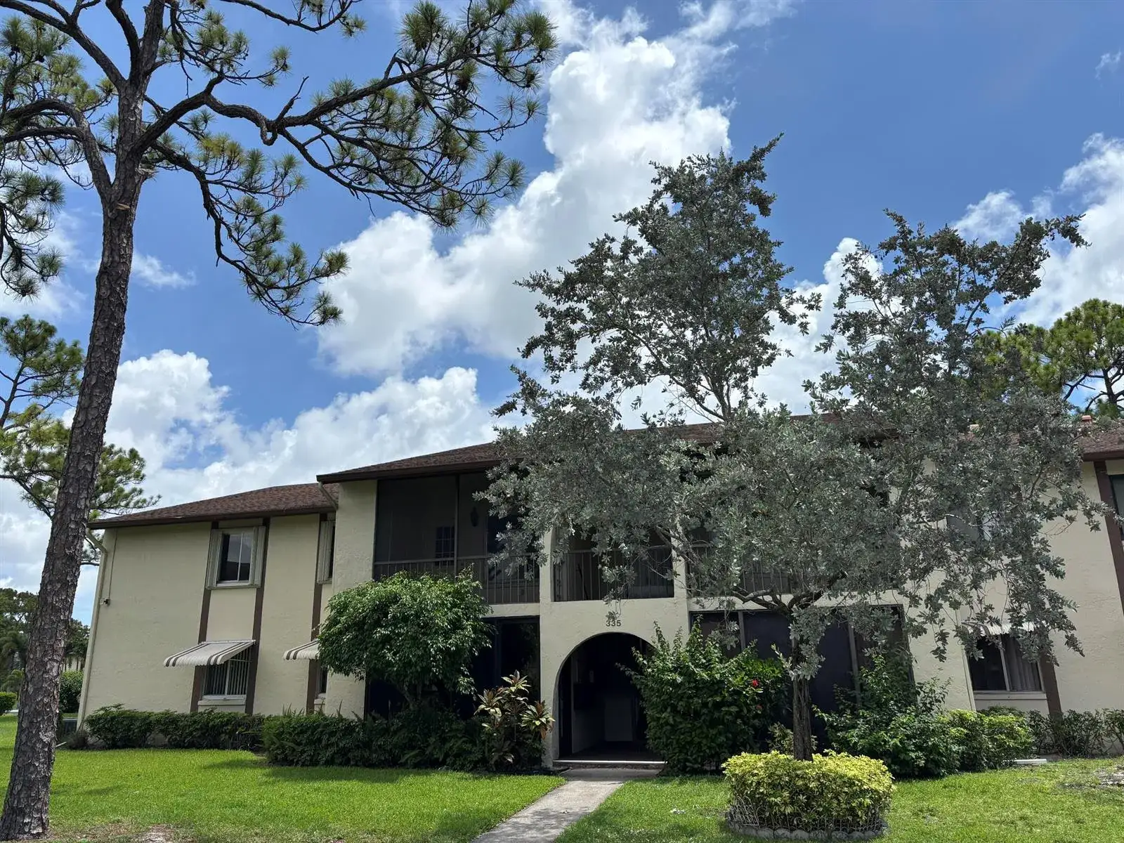 2 bedroom 2 bath Residential Lease for rent at 335 Knotty Pine Circle # D2, FL 33463
