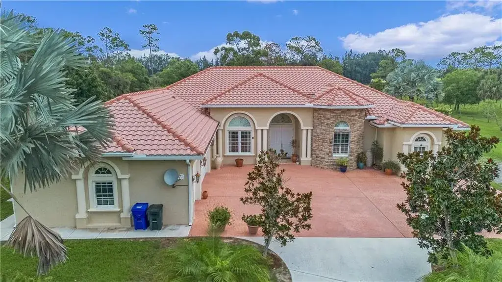 6 bedroom 4 bath Residential for sale at 10750 146th Avenue, Fellsmere FL 32948