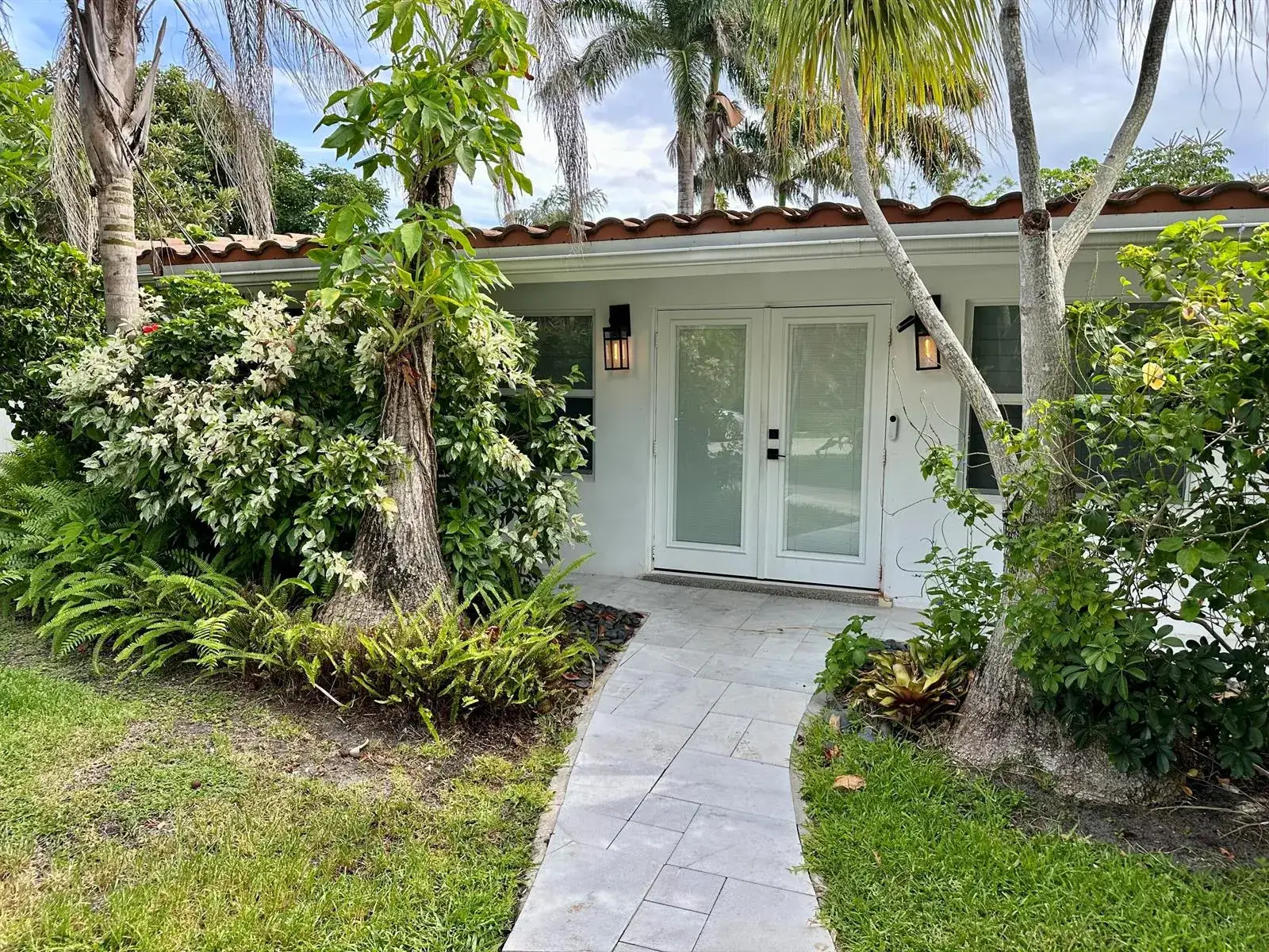 3 bedroom 3 bath Residential Lease for rent at 212 Kings Lynn, Delray Beach FL 33444