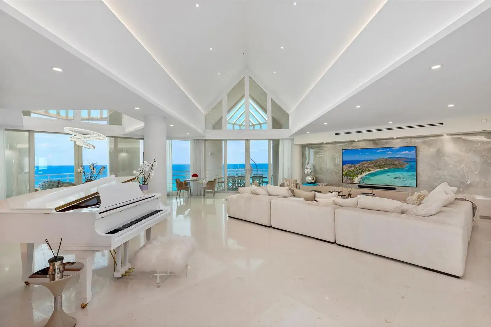 4 bedroom 4 bath Residential for sale at 800 S Ocean Boulevard, Boca Raton FL 33432