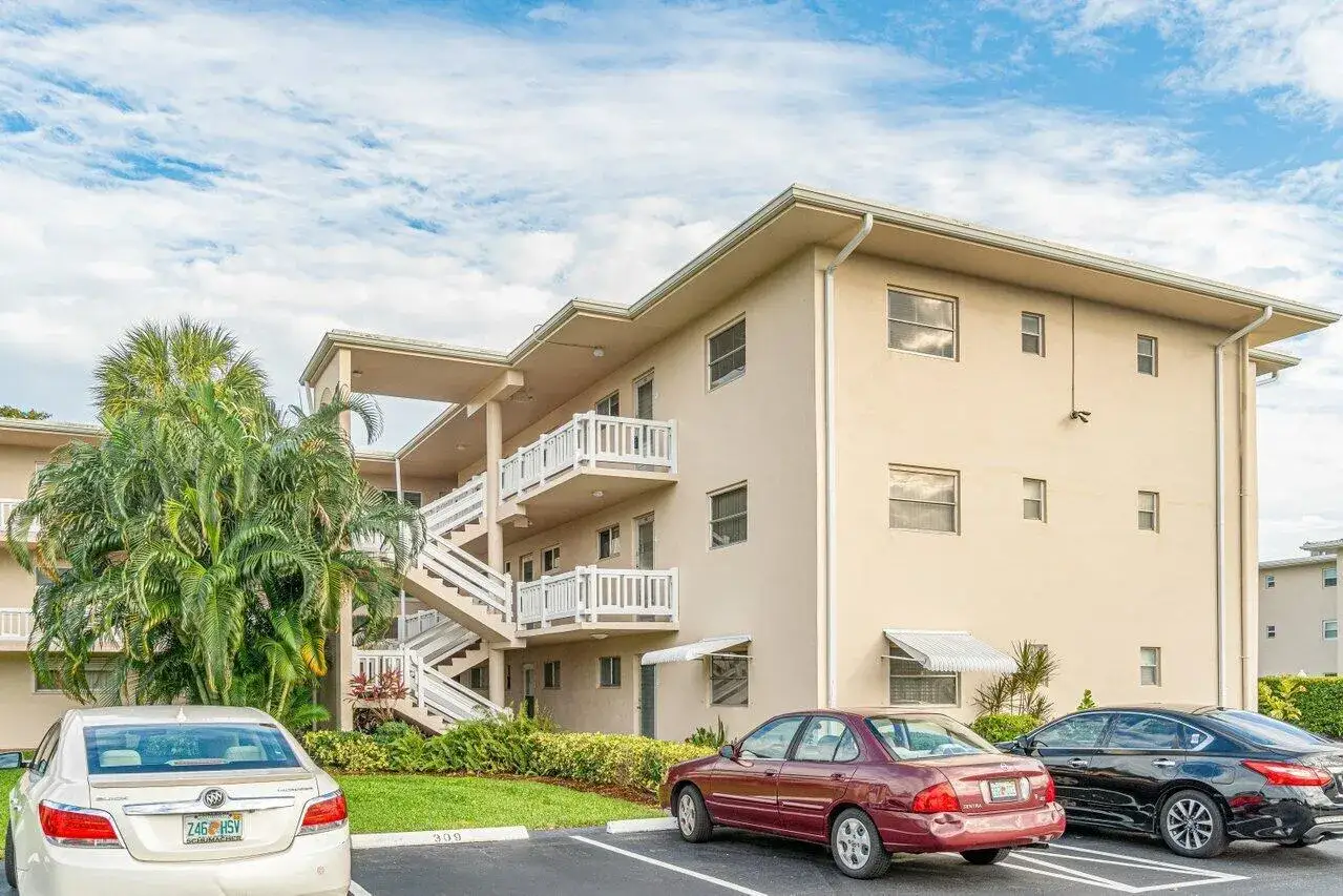 2 bedroom 2 bath Residential for sale at 2855 S Garden Drive # 211, Lake Worth FL 33461